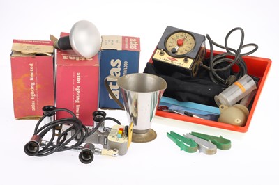 Lot 1016 - A Selection of Darkroom Equipment