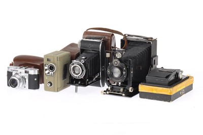 Lot 463 - A Selection of Film Cameras