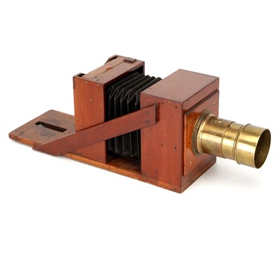 Lot 181 - An Unmarked Wet Plate Mahogany Tailbaord Camera