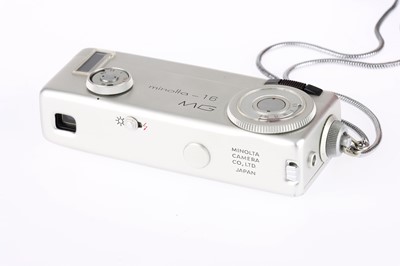 Lot 458 - A Minolta 16 MG Sub-Miniature Camera Outfit
