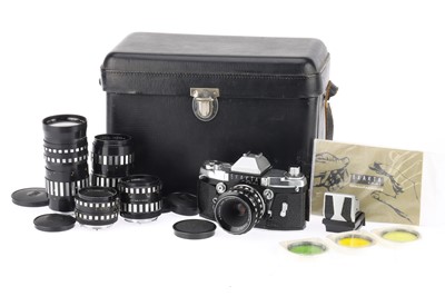 Lot 180 - A Ihagee Exakta Real 35mm SLR Camera Outfit