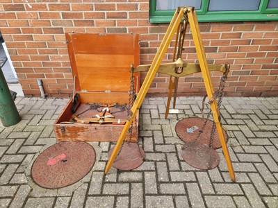 Lot 1148 - A Large 56lb Inspectors Beam Scale & Tripod