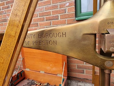 Lot 1148 - A Large 56lb Inspectors Beam Scale & Tripod