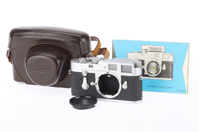 Lot 2 - A Leica M2 35mm Rangefinder Camera Body