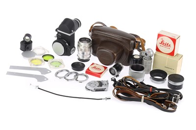 Lot 81 - A Selection of Leica Photographica and Accesories