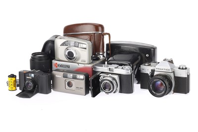 Lot 182 - A Selection of 35mm Film Cameras