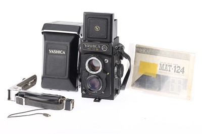 Lot 376 - A Yashica MAT-124 G TLR Camera