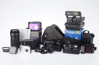 Lot 242 - A Group of Cameras and Accessories