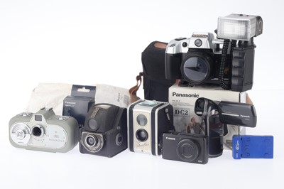 Lot 208 - A Mixed Selection of Cameras