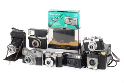 Lot 267 - A Selection of Simple Viewfinder Film Cameras