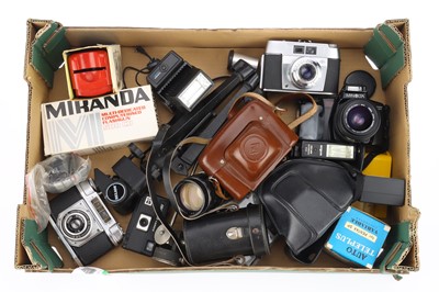 Lot 253 - A Mixed Selection of Cameras and Accessories