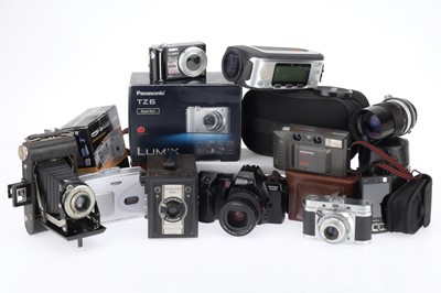 Lot 227 - A Mixed Selection of Cameras