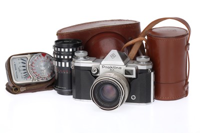 Lot 100 - A KW Praktina IIA 35mm SLR Camera