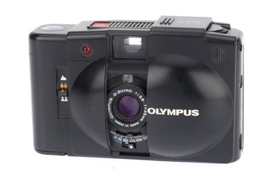 Lot 130 - An Olympus XA 2 35mm Ultra Compact Camera