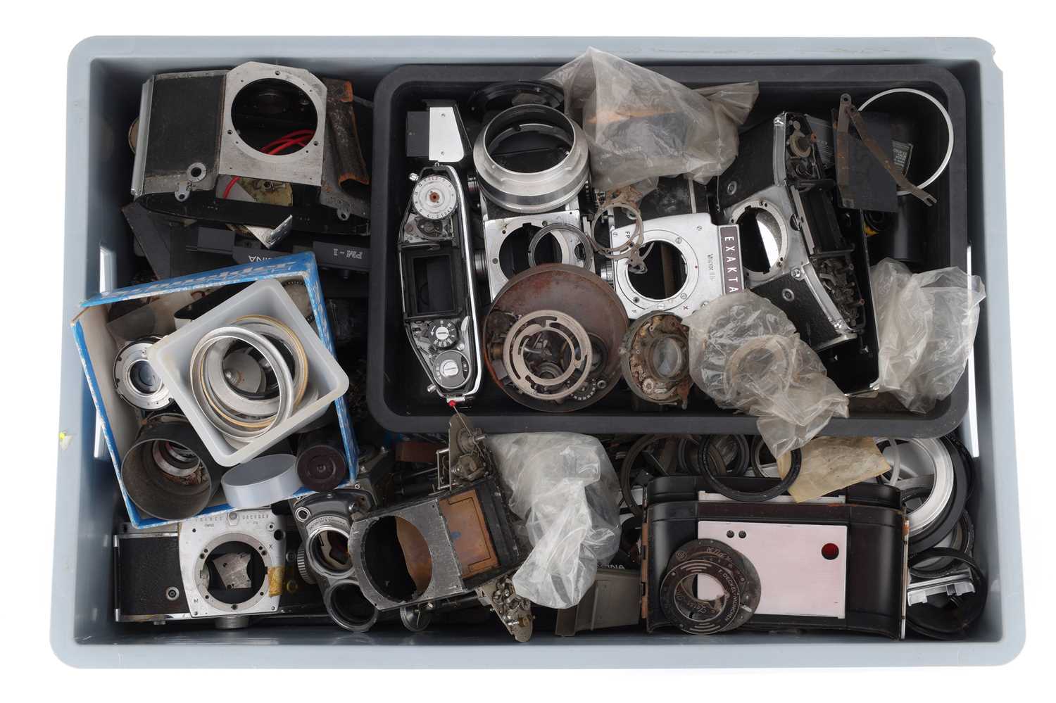 Camera Conpuent Lot 542 - A Large Quantity of Camera Components,