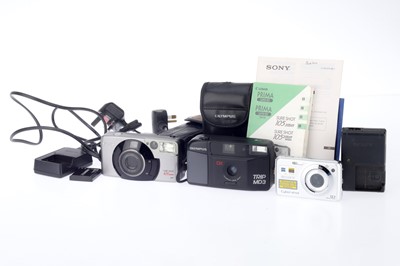 Lot 203 - A Selection of Compact Cameras