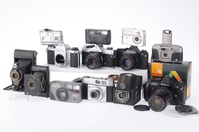 Lot 207 - A Mixed Selection of Cameras