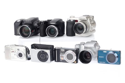 Lot 200 - A Selection of Digital Cameras