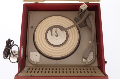 Lot 829 - A HMV Model 2011 Radiogram