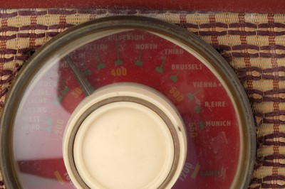 Lot 829 - A HMV Model 2011 Radiogram