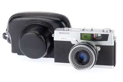 Lot 61 - A Petri 7S Rangefinder Camera