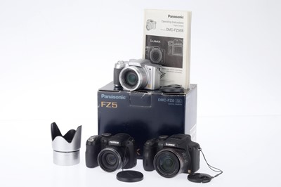 Lot 76 - A Group of Digital Bridge Cameras