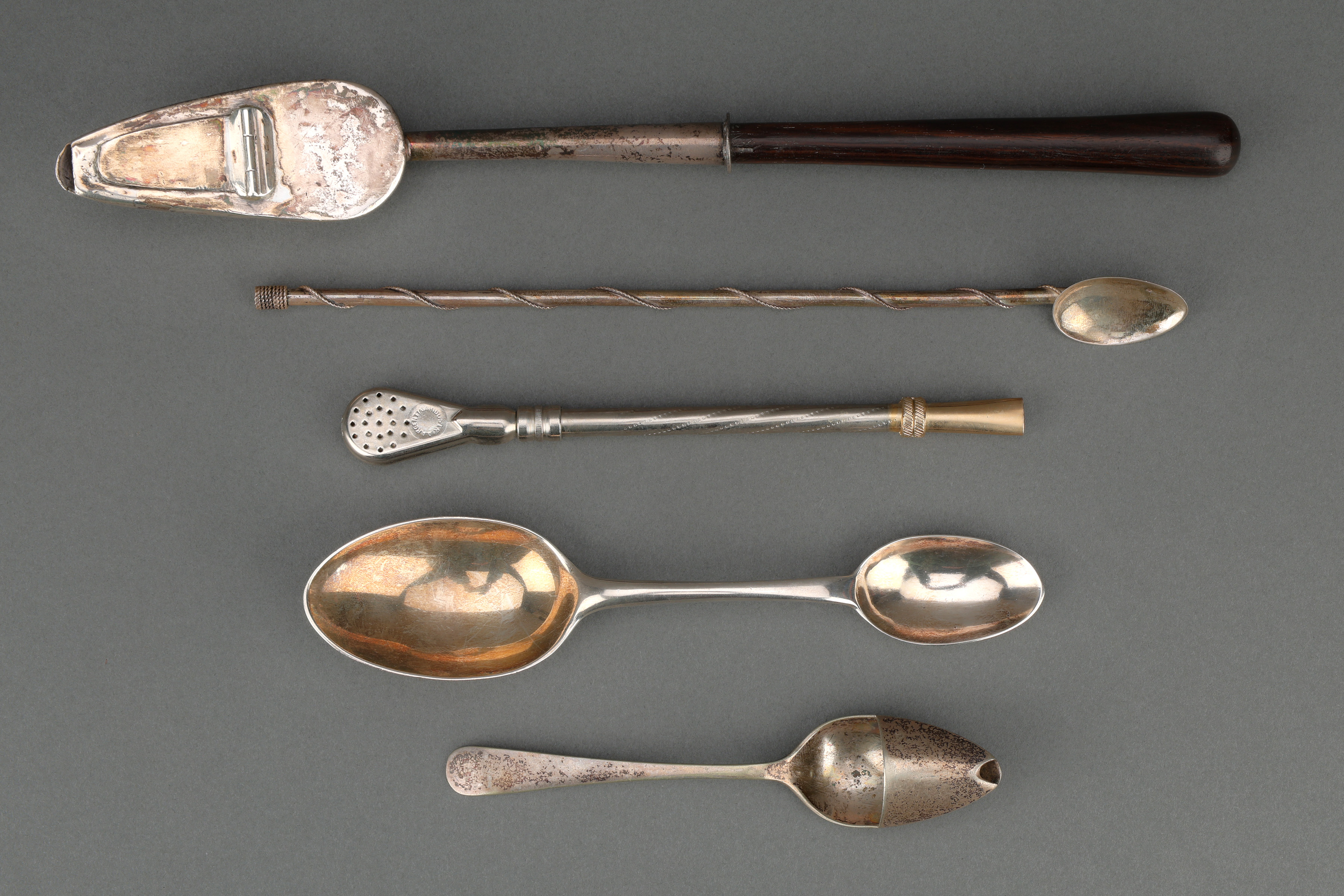 Lot 162 - Feeding/Drinking Instruments,