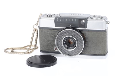 Lot 114 - An Olympus Pen EE 35mm Half Frame Camera