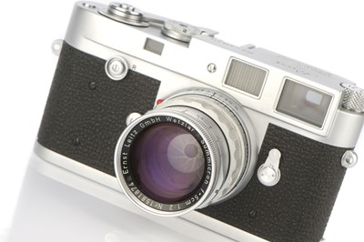 Lot 47 - A Leica M2 Rangefinder Camera