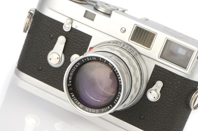 Lot 48 - A Leica M2 Rangefinder Camera