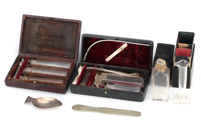 Lot 124 - A Group of Medical and Pharmacy Instruments