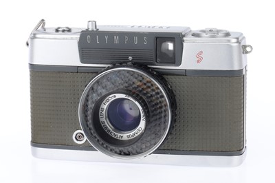 Lot 33 - An Olympus Pen-EES 35mm Half Frame Camera