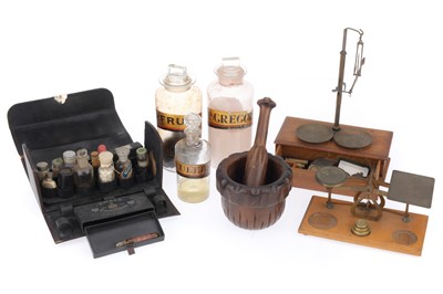 Lot 650 - A Collection of Apothecary Chemists items