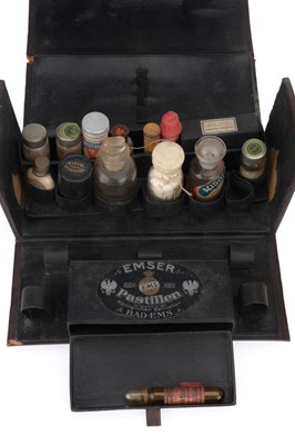 Lot 650 - A Collection of Apothecary Chemists items