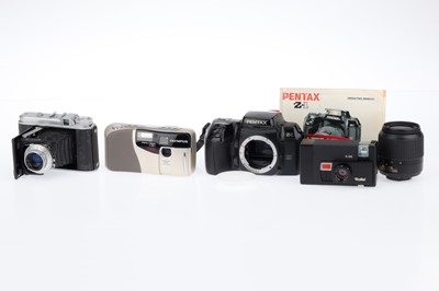 Lot 194 - A Selection of Film Cameras