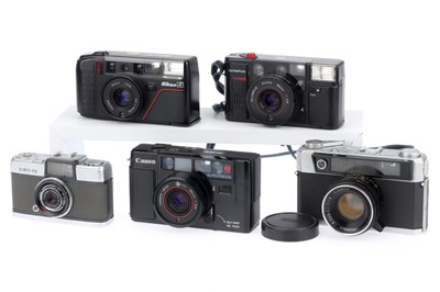 Lot 236 - A Group of Compact Cameras