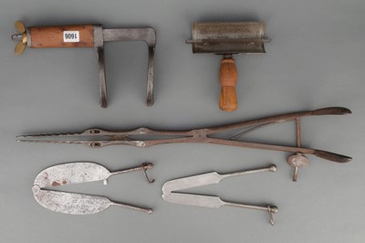 Lot 212 - A Collection of Veterinary Surgical Instruments