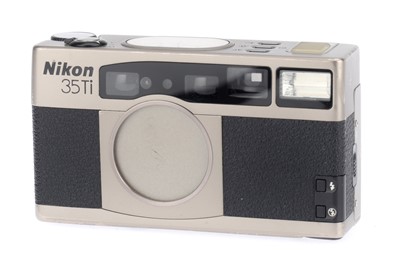 Lot 247 - A Nikon 35 Ti 35mm Compact Camera