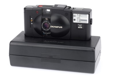 Lot 81 - An Olympus XA2 Compact Viewfinder Camera