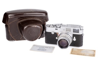 Lot 34 - A Leica M2 Rangefinder Camera