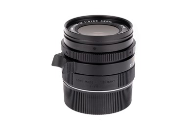 Lot 53 - A Leitz Summicron-M ASPH. f/2 28mm Lens
