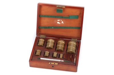 Lot 305 - Victorian Set of Customs Inspectors Standard Apothecaries' Measures