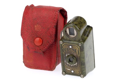 Lot 136 - A Coronet Midget Bakelite Camera