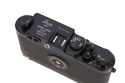 Lot 123 - A Leica IIIg Rangefinder Camera