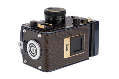 Lot 264 - A Rollei Rolleiflex 2.8 GX Urushi Royal Japan Edition TLR Medium Format Camera