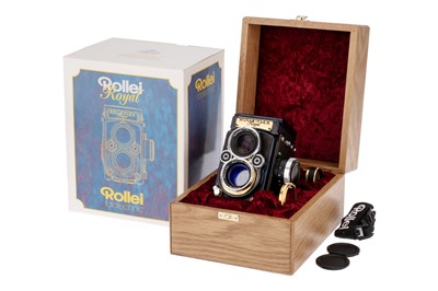 Lot 265 - A Rollei Rolleiflex 2.8 GX Urushi Royal Edition TLR Medium Format Camera