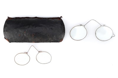 Lot 21 - A Pair of Single-Wire 'Toy' Nose Spectacles