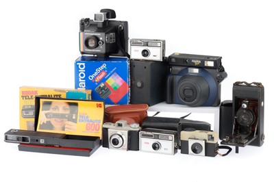 Lot 209 - A Mixed Selection of Cameras