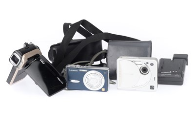 Lot 124 - A Group of Digital Compact Cameras