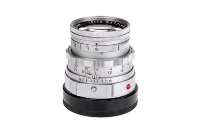 Lot 62 - A Leitz Summicron Dual-Range f/2 50mm Lens